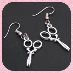 New Whimsical Cute Scissors Dangle Earrings

Adorable Fun Gift!